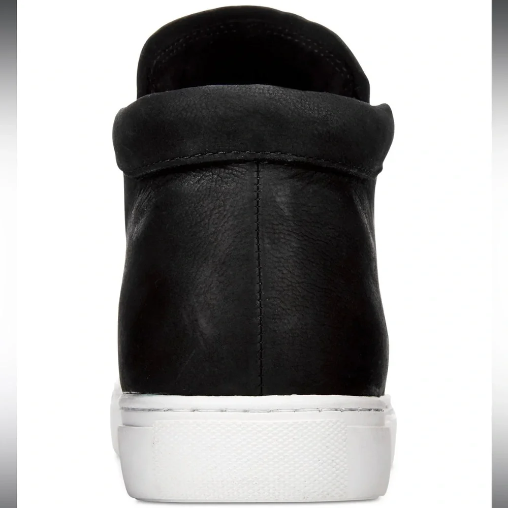 Kenneth Cole worn few